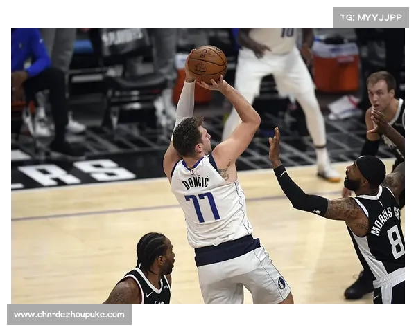 东契奇首次以客队球员身份回达拉斯，独行侠战湖人