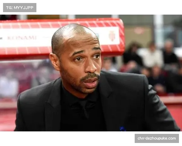 老将谢幕:摩纳哥更衣室为即将退役的球队功勋举行特别仪式 老将谢幕:摩纳哥更衣室为即将退役的球队功勋举行特别仪式