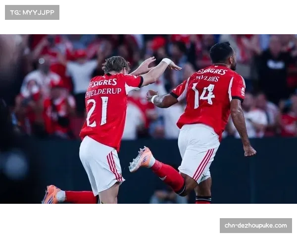 多特蒙德总比分4-3淘汰本菲卡,两回合均通过定位球取得进球 多特蒙德总比分4-3淘汰本菲卡,两回合均通过定位球取得进球